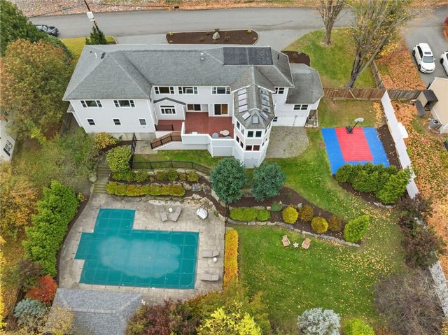 21 Crestwood Road, Warwick, RI 02886