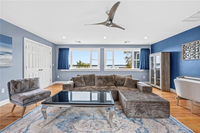 21 Crestwood Road, Warwick, RI 02886