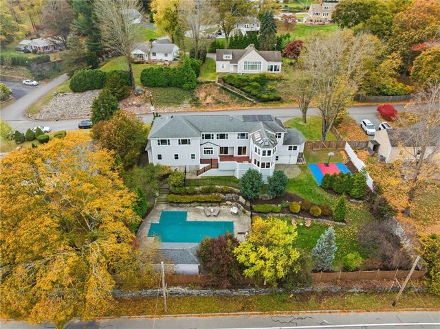 21 Crestwood Road, Warwick, RI 02886