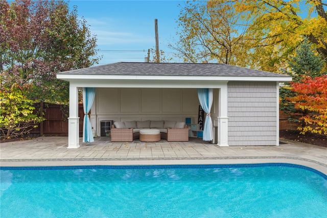 21 Crestwood Road, Warwick, RI 02886