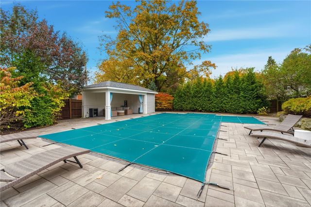 21 Crestwood Road, Warwick, RI 02886