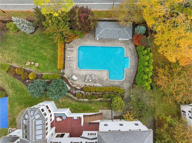 21 Crestwood Road, Warwick, RI 02886