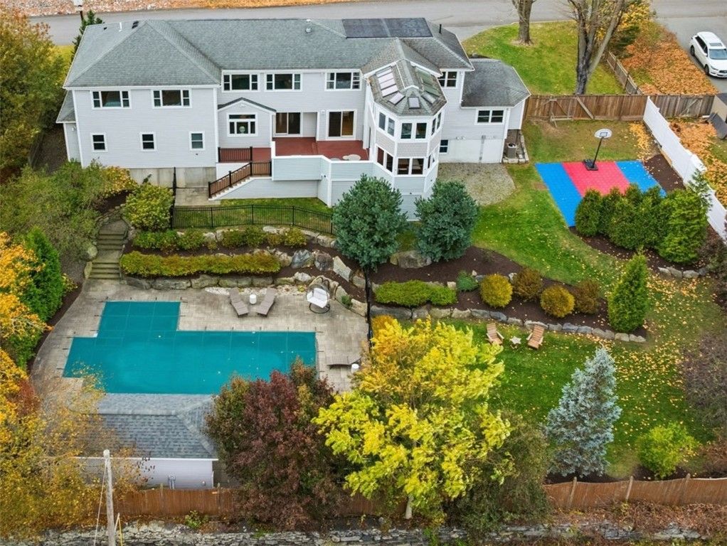 21 Crestwood Road, Warwick, RI 02886