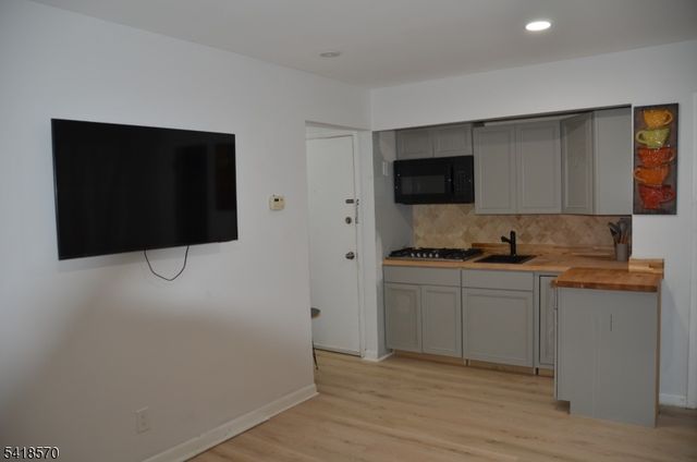 9052 New York Ave 1B, North Bergen Twp., NJ 07047