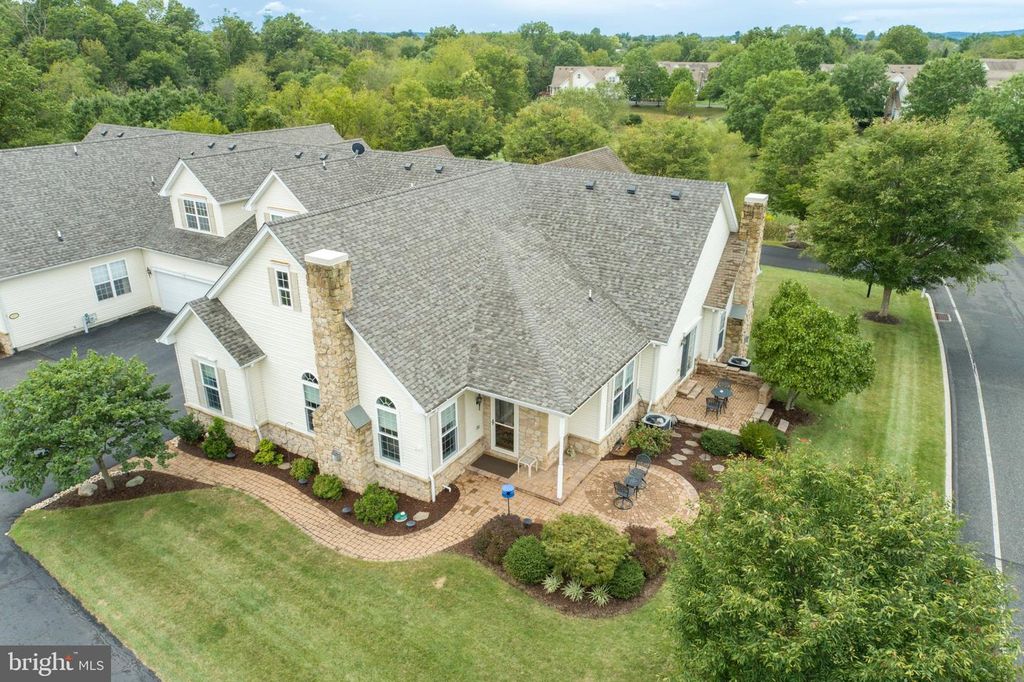 1075 BURGUNDY CIR, PENNSBURG, PA 18073 — exterior