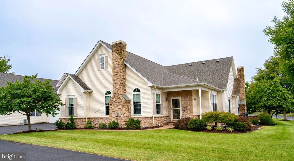 1075 BURGUNDY CIR, PENNSBURG, PA 18073 — photo 5