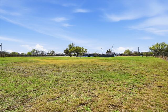 3240 Happy Meadows Drive, Alvarado, TX 76009