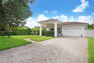 10040 NW 28th Ter, Doral, FL 33172