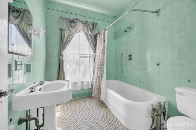 128 Green Street, Woodbridge Proper, NJ 07095