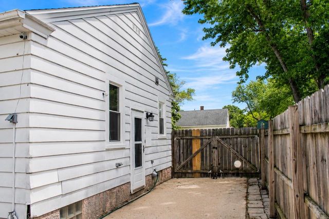 1210 10TH AVENUE, Green Bay, WI 54304