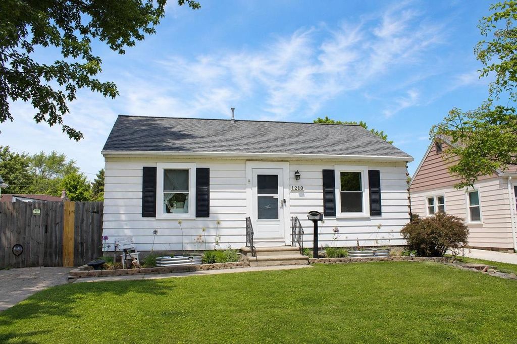1210 10TH AVENUE, Green Bay, WI 54304