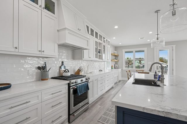 16700 Montego Way, Jamaica Beach, TX 77554