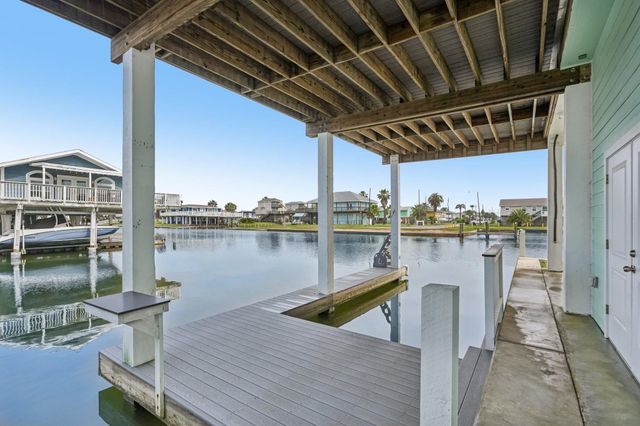 16700 Montego Way, Jamaica Beach, TX 77554