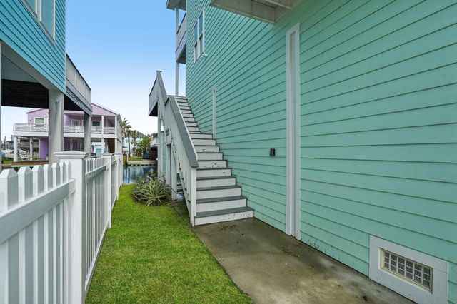 16700 Montego Way, Jamaica Beach, TX 77554