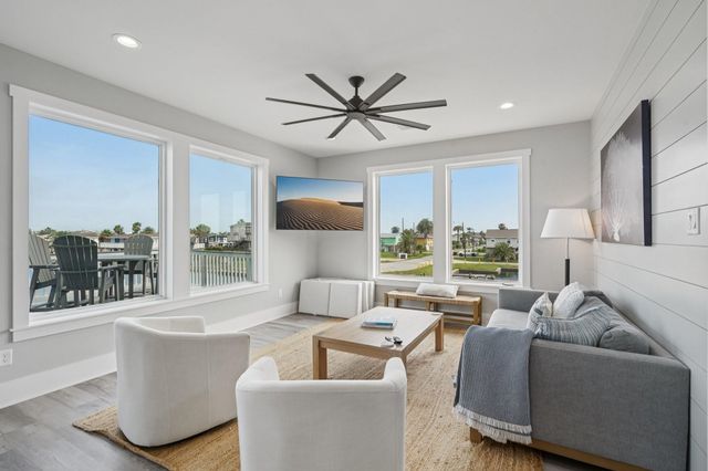 16700 Montego Way, Jamaica Beach, TX 77554