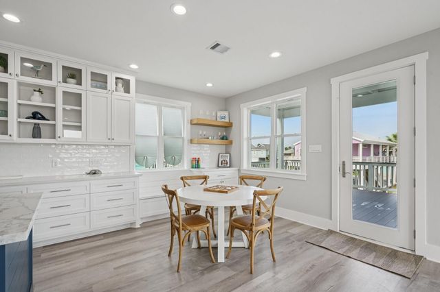 16700 Montego Way, Jamaica Beach, TX 77554