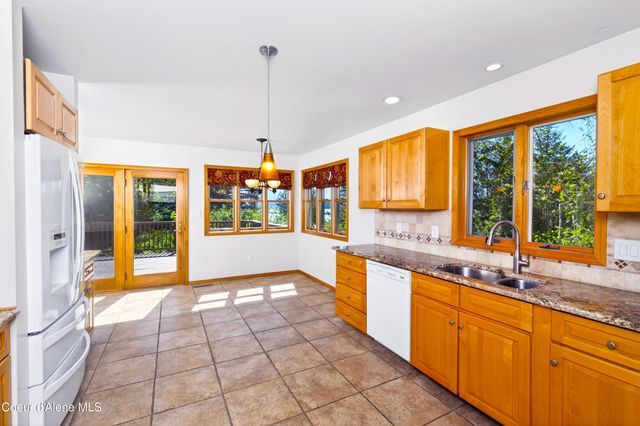 88 Cedarwood Ln, Sagle, ID 83860