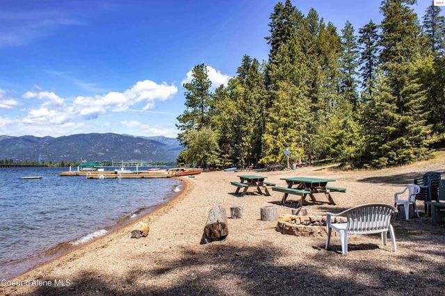 88 Cedarwood Ln, Sagle, ID 83860