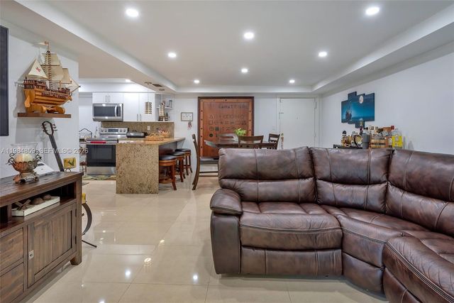 13700 SW 62nd St 222, Miami, FL 33183