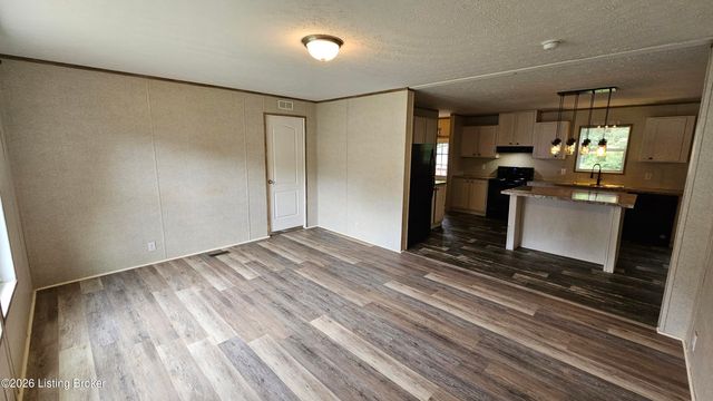 6815 Memory Ln, Louisville, KY 40258