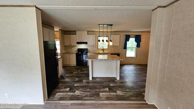 6815 Memory Ln, Louisville, KY 40258