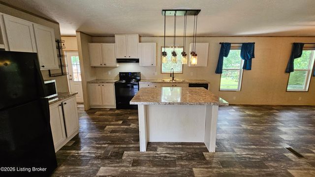 6815 Memory Ln, Louisville, KY 40258