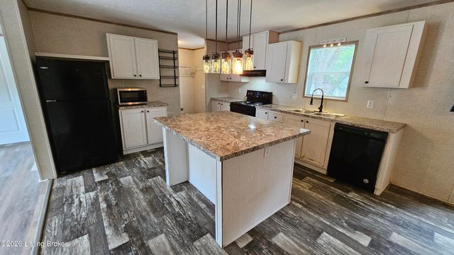 6815 Memory Ln, Louisville, KY 40258