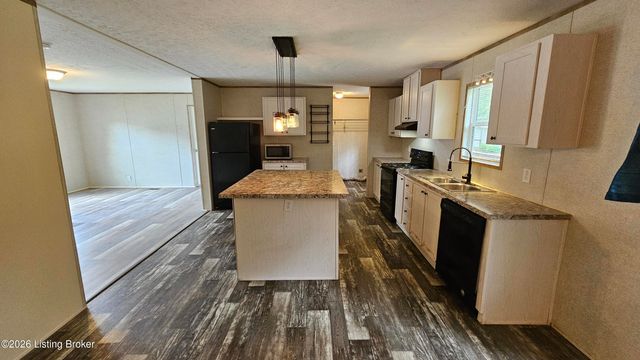 6815 Memory Ln, Louisville, KY 40258