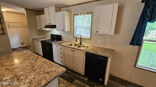 6815 Memory Ln, Louisville, KY 40258