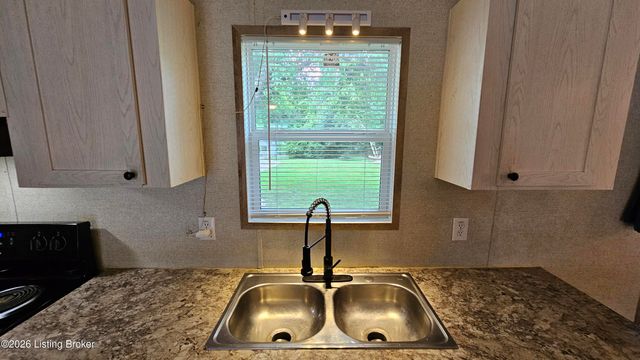 6815 Memory Ln, Louisville, KY 40258
