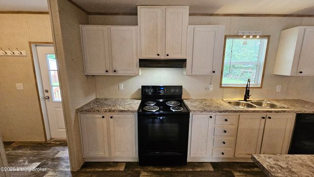 6815 Memory Ln, Louisville, KY 40258