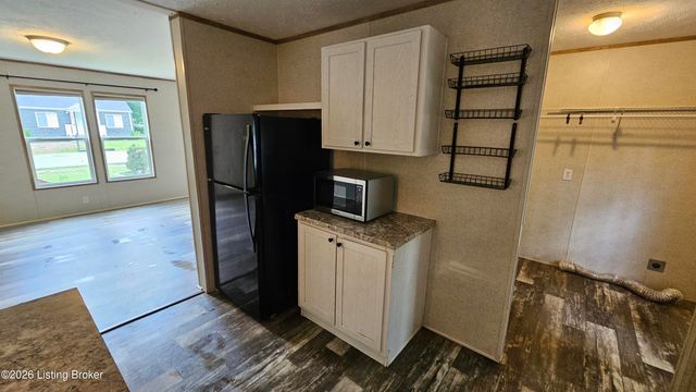 6815 Memory Ln, Louisville, KY 40258