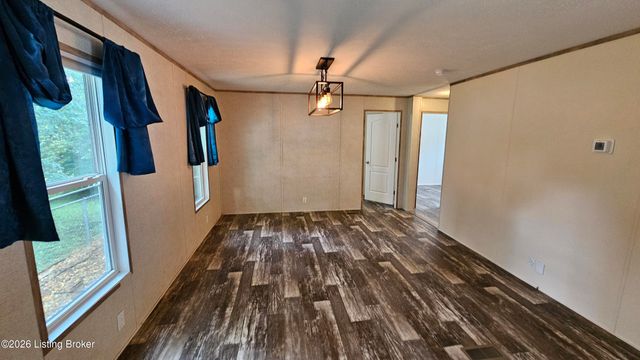 6815 Memory Ln, Louisville, KY 40258