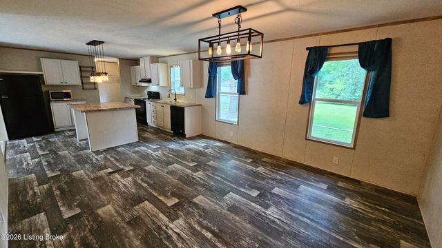 6815 Memory Ln, Louisville, KY 40258