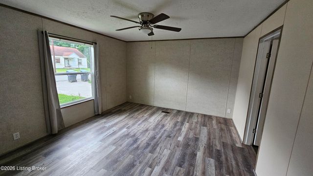 6815 Memory Ln, Louisville, KY 40258