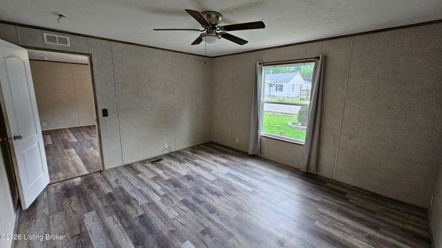 6815 Memory Ln, Louisville, KY 40258