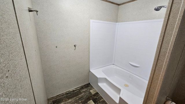 6815 Memory Ln, Louisville, KY 40258