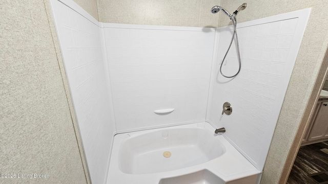 6815 Memory Ln, Louisville, KY 40258