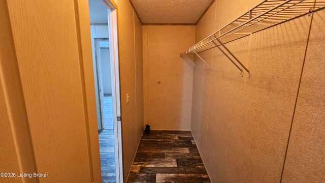 6815 Memory Ln, Louisville, KY 40258
