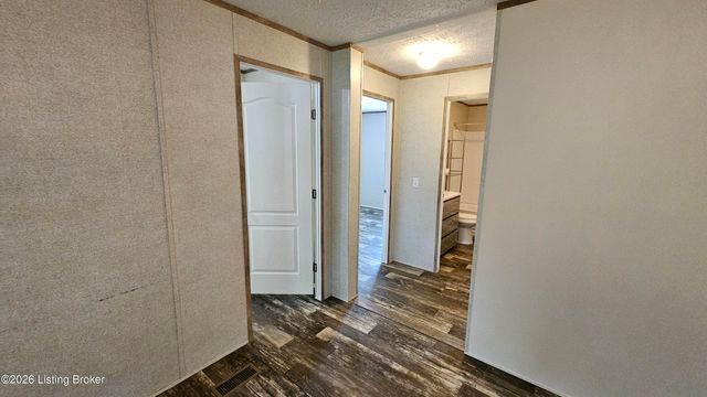 6815 Memory Ln, Louisville, KY 40258