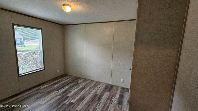 6815 Memory Ln, Louisville, KY 40258