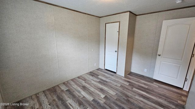 6815 Memory Ln, Louisville, KY 40258