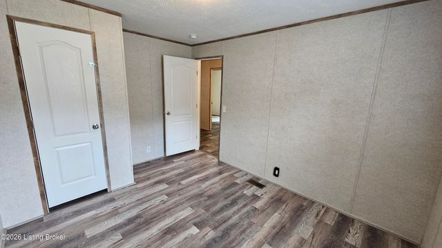 6815 Memory Ln, Louisville, KY 40258