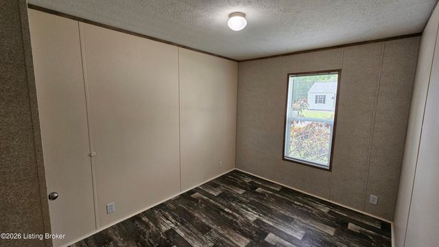 6815 Memory Ln, Louisville, KY 40258