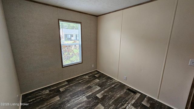 6815 Memory Ln, Louisville, KY 40258