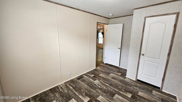 6815 Memory Ln, Louisville, KY 40258