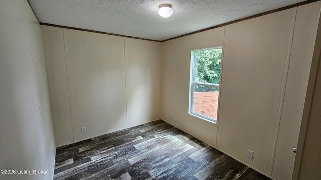 6815 Memory Ln, Louisville, KY 40258