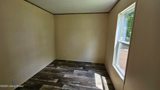 6815 Memory Ln, Louisville, KY 40258