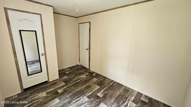 6815 Memory Ln, Louisville, KY 40258