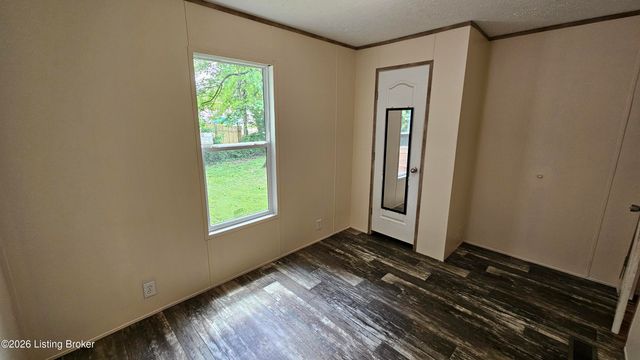6815 Memory Ln, Louisville, KY 40258